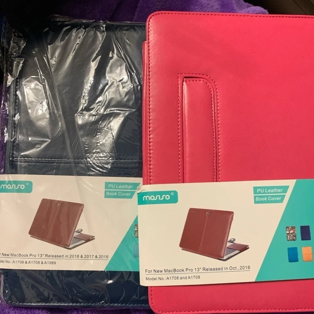 Mac Book Pro 13 (2016) computer case pink or blue color available.
